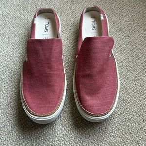 Toms women’s EUC SZ 7.5 slip on terracotta linen shoes never worn!